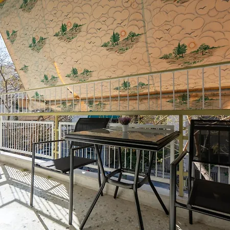 Exclusive And Deluxe In * Atene
