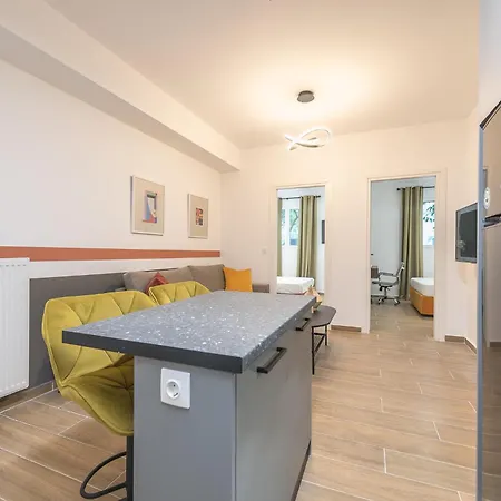 Cozy 2 Bedroom Flat At Mavili Square - Xenias Athens