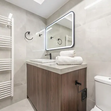 Cozy 2 Bedroom Flat At Mavili Square - Xenias Apartment *