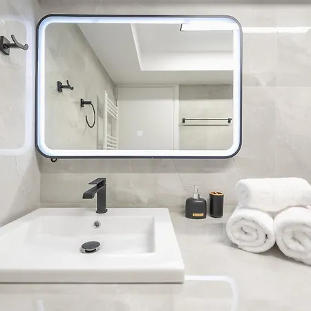 Cozy 2 Bedroom Flat At Mavili Square - Xenias Apartment Athens