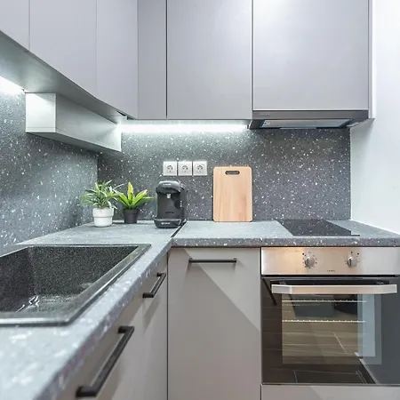 Cozy 2 Bedroom Flat At Mavili Square - Xenias Apartment *