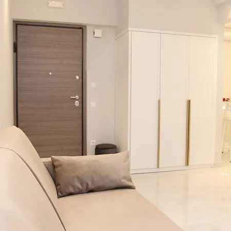 Metropolis Luxury Living Apartment