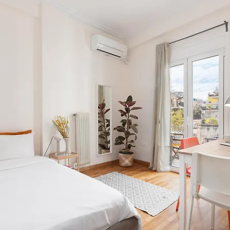 Appartamento With Sunny Balcony In Exarcheia