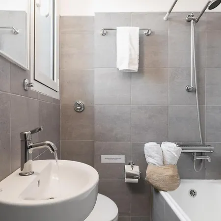 Apartment With Sunny Balcony In Exarcheia