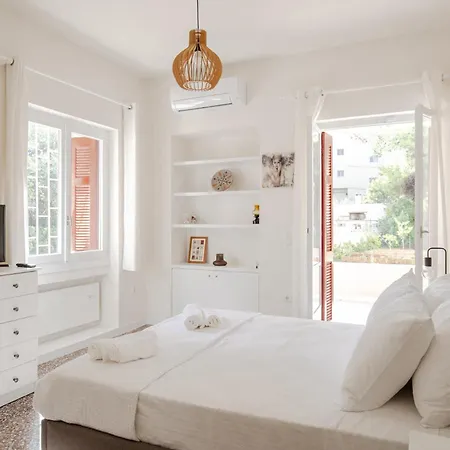 Private House - Garden - Glyfada Villa