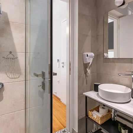 Phaedrus Living: The Nine Muses Melpomene Apartment Athens