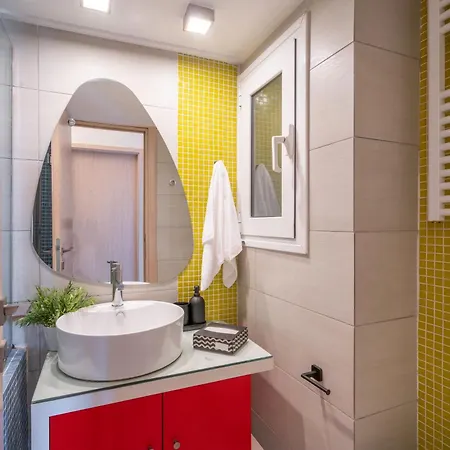 Oasis: Newly Renovated 2br In Center דירה