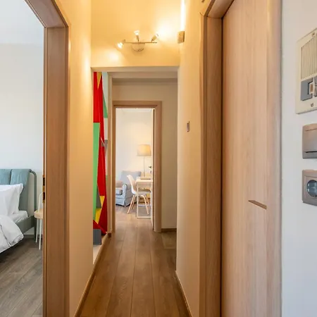 Oasis: Newly Renovated 2br In Center דירה *