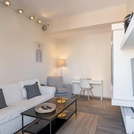 Oasis: Newly Renovated 2br In Center דירה *