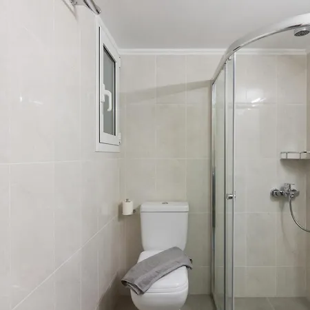 Two Bedroom Apt Near Hilton Διαμέρισμα *