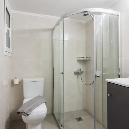 Two Bedroom Apt Near Hilton Athens
