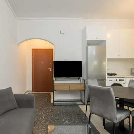 Two Bedroom Apt Near Hilton Athens