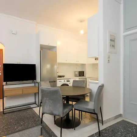 Two Bedroom Apt Near Hilton *