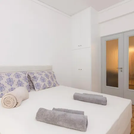 Apartment Two Bedroom Apt Near Hilton Athens