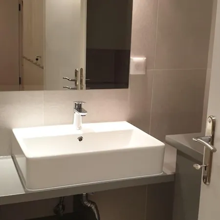 Apartment Stylish Near Hilton, Self Check-in! *
