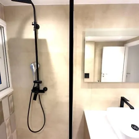 Апартаменты 2-bed Gem In Serene Locale Афины