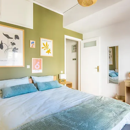 Spacious With Partial Acropolis View Athens