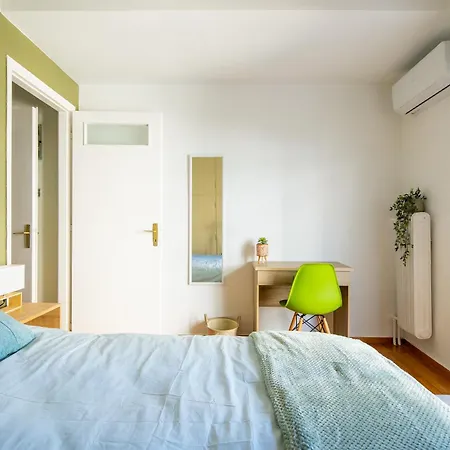 Spacious With Partial Acropolis View * Athens
