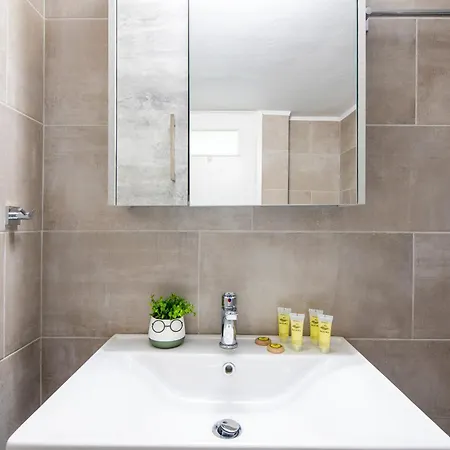 Spacious With Partial Acropolis View Apartment Athens
