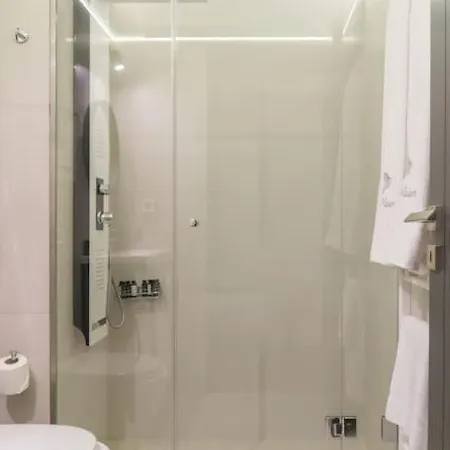Viola Comfort * Atény