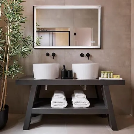 Acropolis Grand Apartment