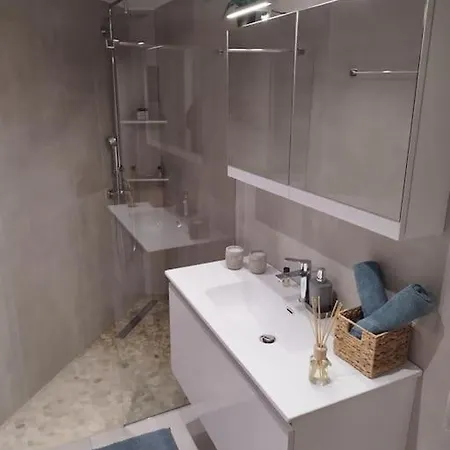 Floral 1 - Ground Floor With Courtyard And Private Parking! Αθήνα