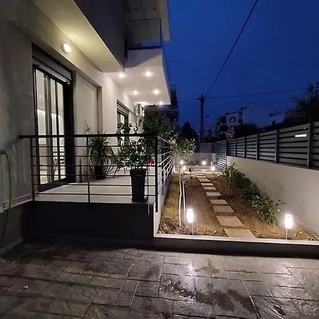 Floral 1 - Ground Floor With Courtyard And Private Parking! *