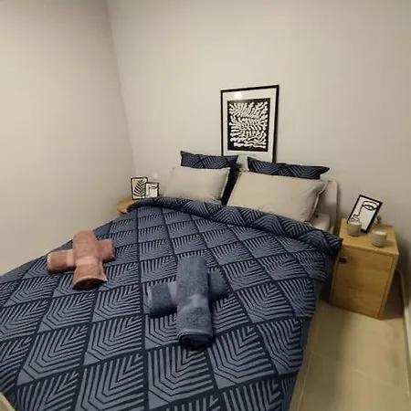 Floral 1 - Ground Floor With Courtyard And Private Parking! Apartment Athens