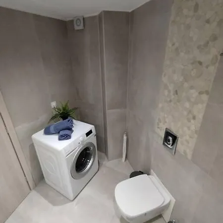 Floral 1 - Ground Floor With Courtyard And Private Parking! Athens