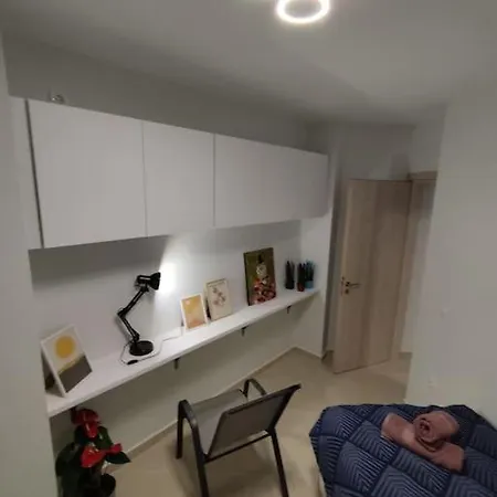 Floral 1 - Ground Floor With Courtyard And Private Parking!