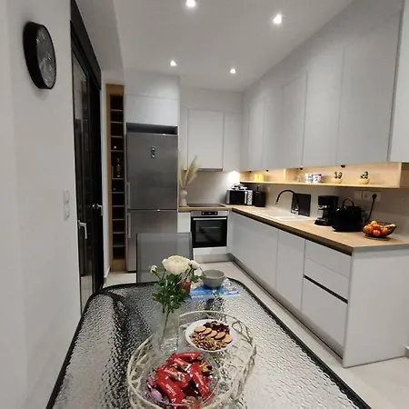 Floral 1 - Ground Floor With Courtyard And Private Parking! Athens