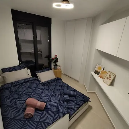Floral 1 - Ground Floor With Courtyard And Private Parking!