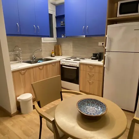 1bd Close To Metro Station Ampelokipoi Athens