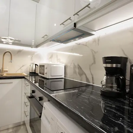 Center Apartment *