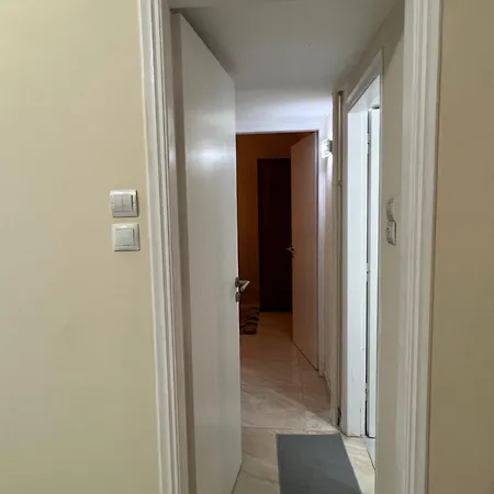Jr 2 Apartment *
