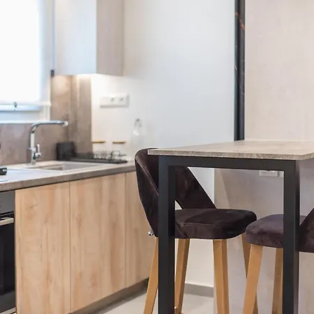Newly Renovated Escape/psychiko Apartment