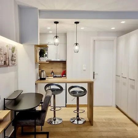 Stylish Near Hilton, Self Check-in! Athens
