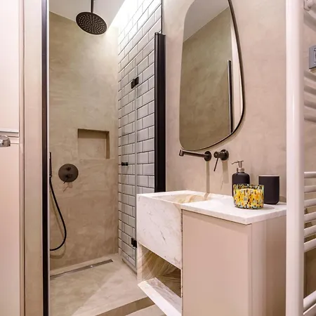 Renovated Kallimarmaro In Historic Center *