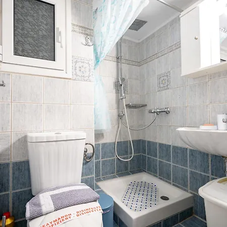 Neos Kosmos Metro St. 1 Bedroom Semi-basement Flat Athens