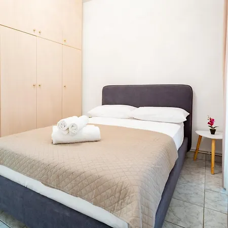 Neos Kosmos Metro St. 1 Bedroom Semi-basement Flat Apartment Athens