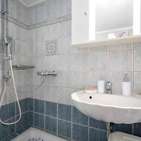 Apartment Neos Kosmos Metro St. 1 Bedroom Semi-basement Flat *
