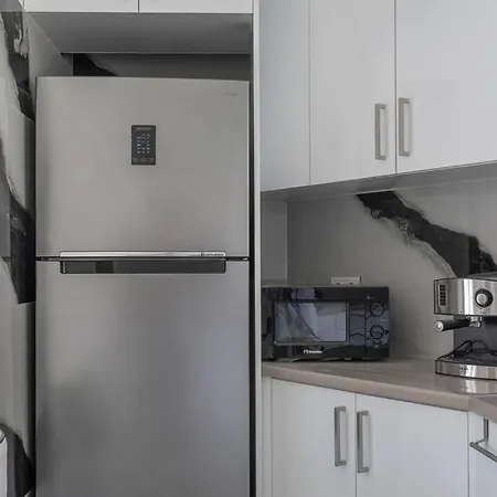 Modern In Athens, Petralona *