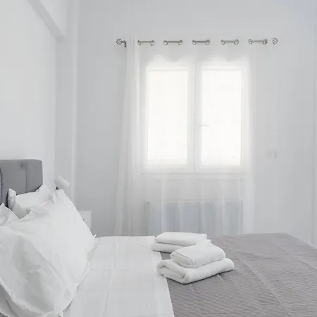 Modern In Athens, Petralona