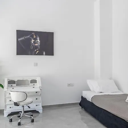 Modern In Athens, Petralona *