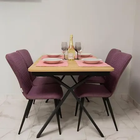 Center Apartment *