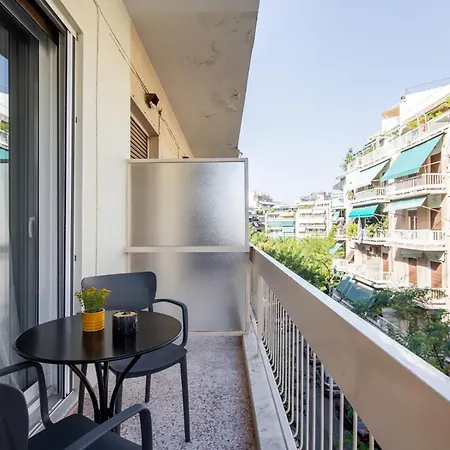 Apartment Zephyr 3-bedroom In Athens