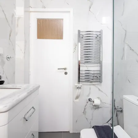 Zephyr 3-bedroom In Apartment *