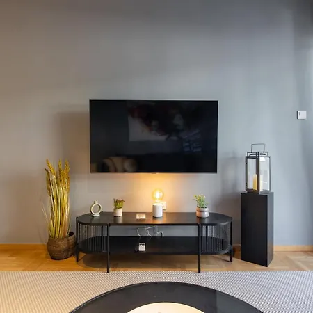Zephyr 3-bedroom In Apartment *