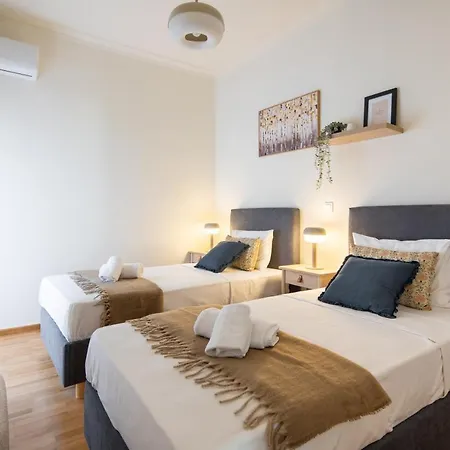 Zephyr 3-bedroom In Apartment *
