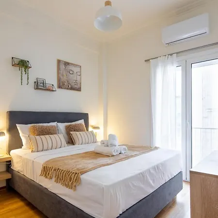 Apartment Zephyr 3-bedroom In Athens